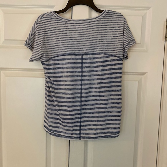 3/$15🥳 It it Were Me high-low short sleeve top - Picture 4 of 9
